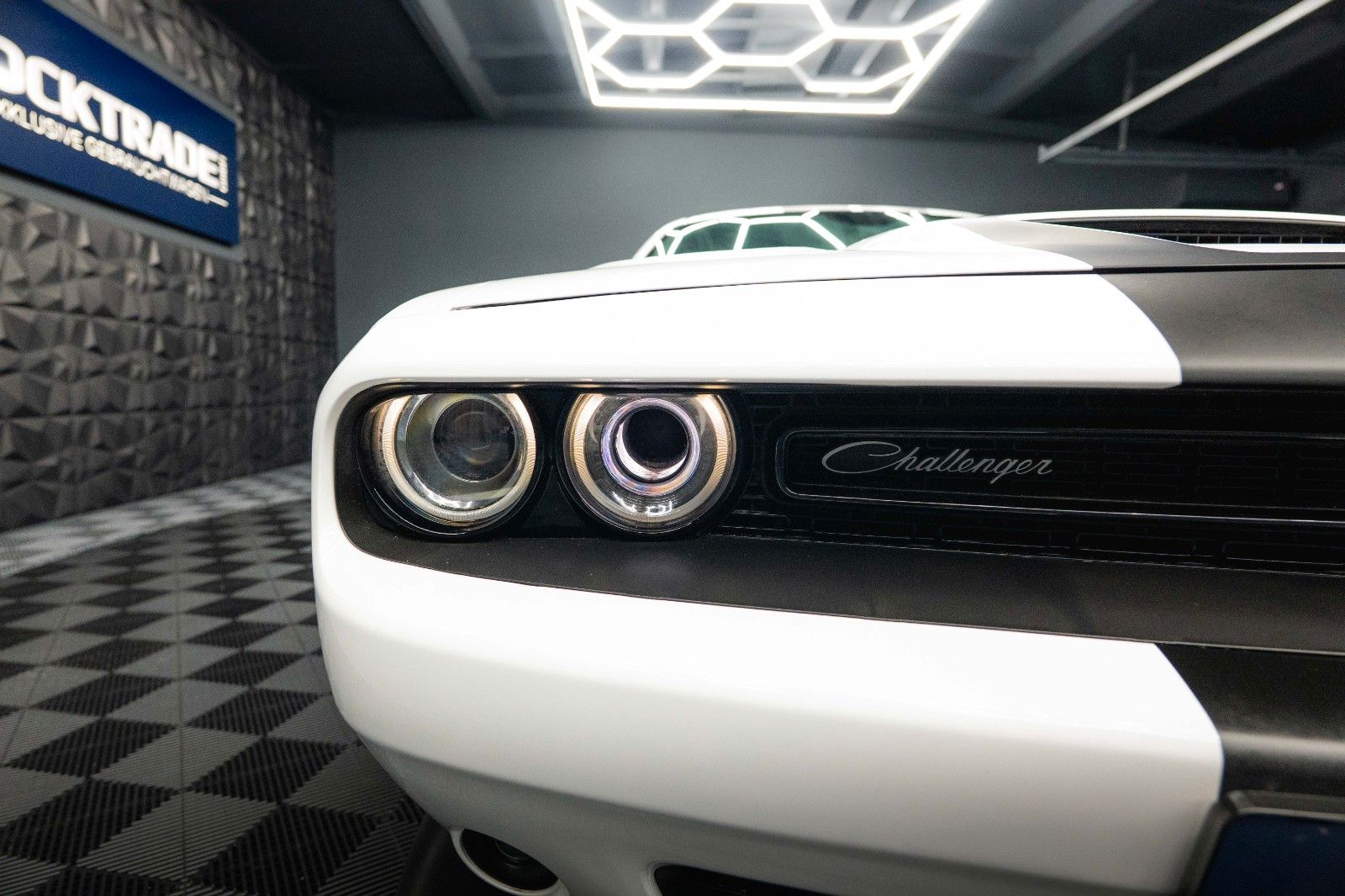 Fahrzeugabbildung Dodge Challenger 6.4 V8 SRT 392 R/T SCAT PACK Perform.