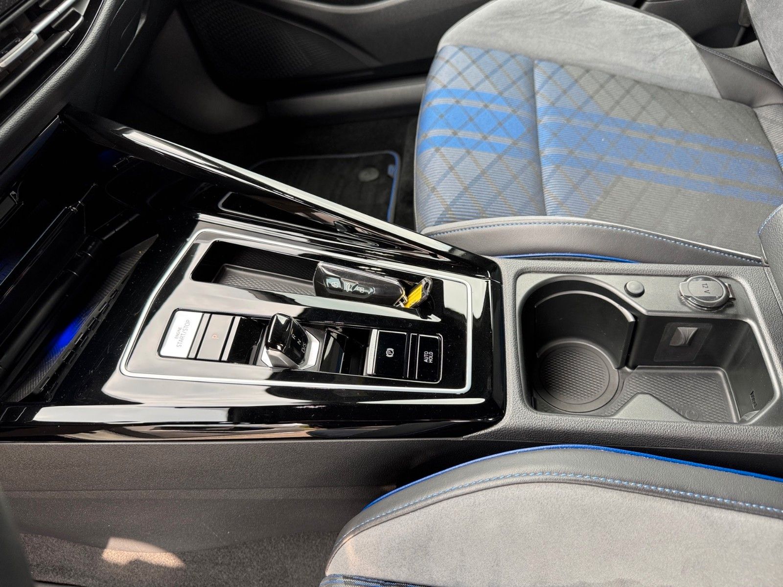 Fahrzeugabbildung Volkswagen Golf VIII Variant R 4Motion 2.0 TSI