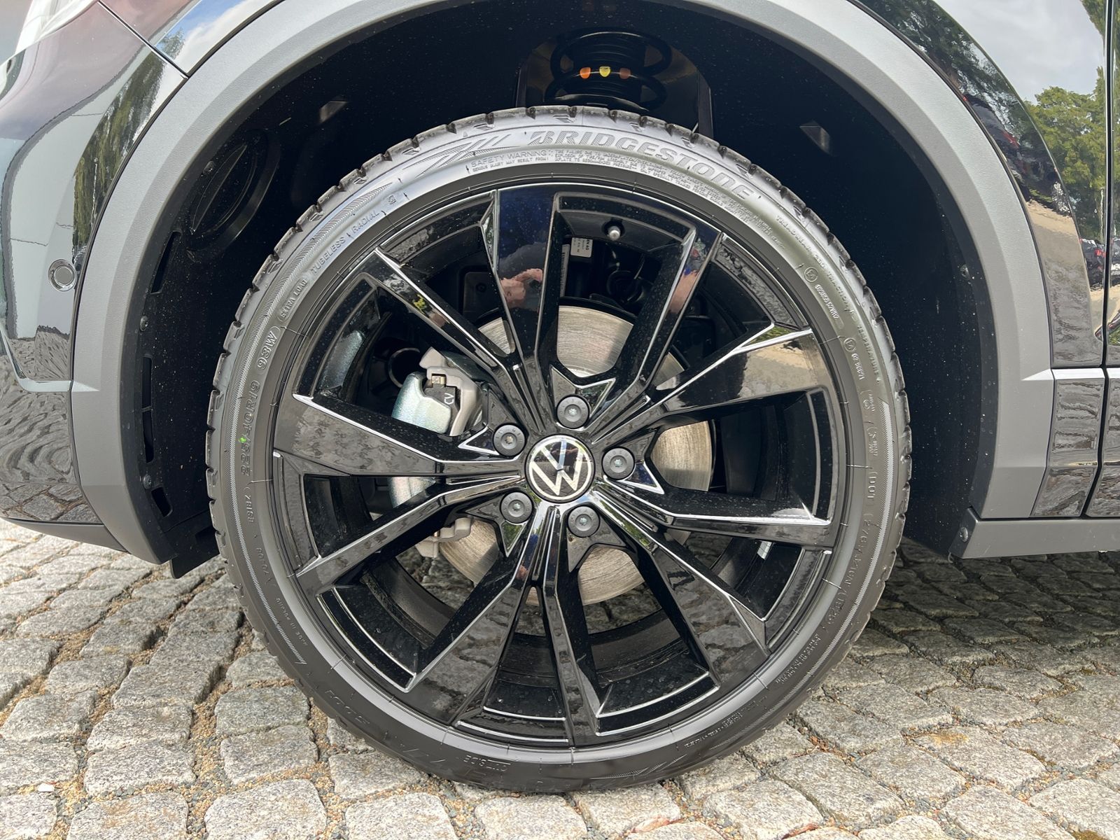 Fahrzeugabbildung Volkswagen T-Roc R-Line 1.5 TSI DSG *AHK, Pano, Black Style