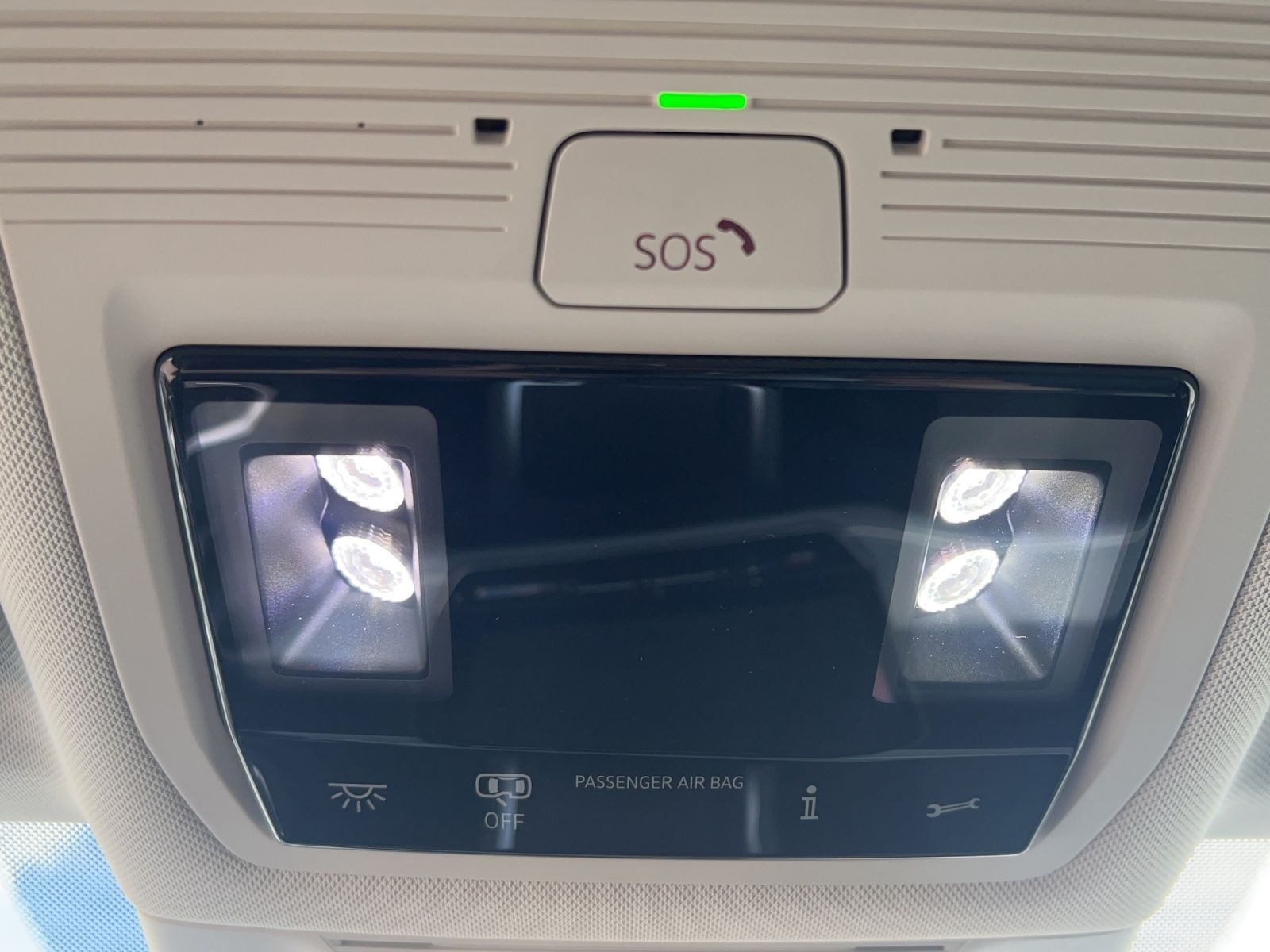 Fahrzeugabbildung Volkswagen Passat TSI Business DSG LED ACC Navi HUD AID Par