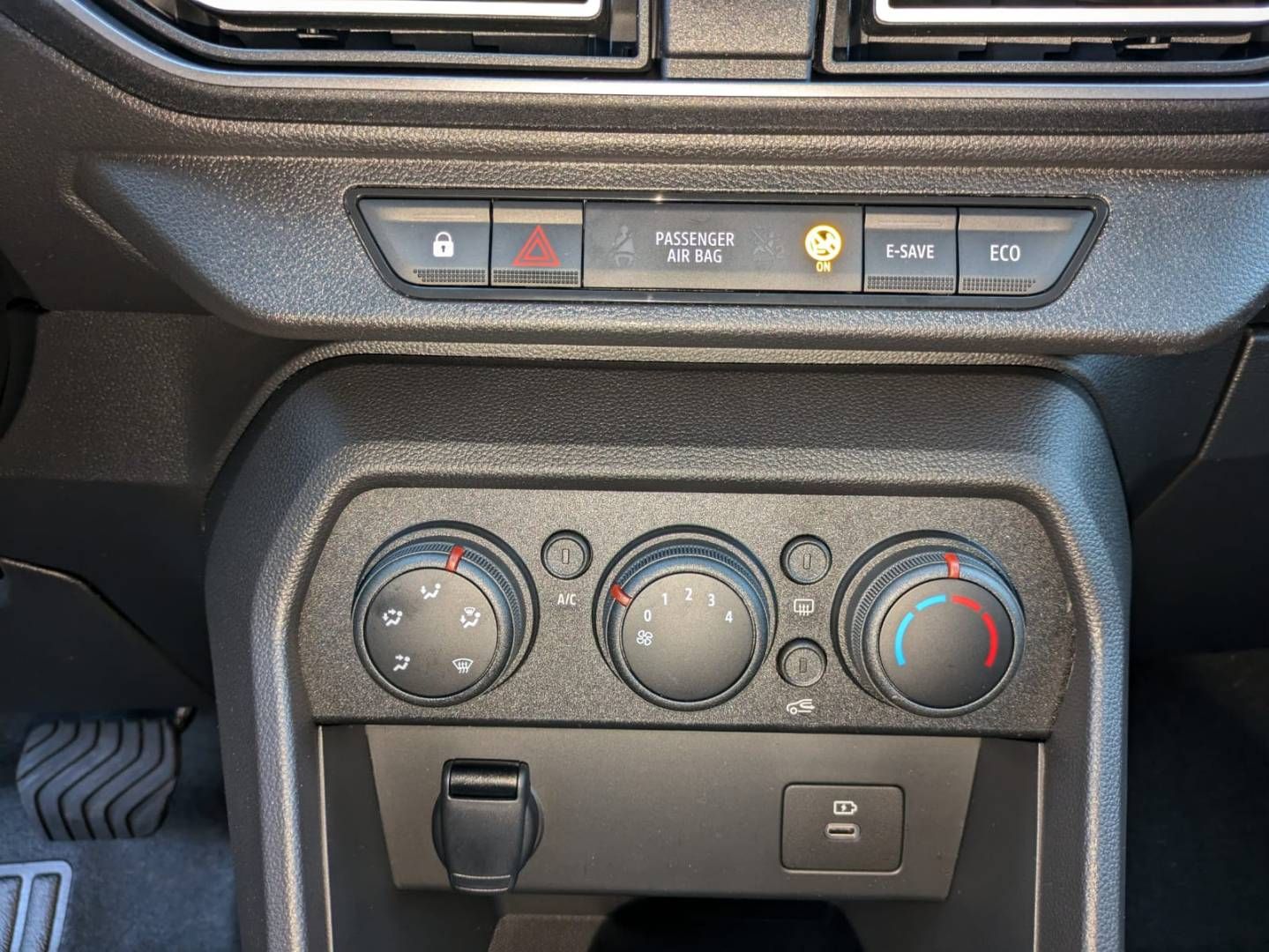 Fahrzeugabbildung Dacia Jogger Expression HYBRID 140