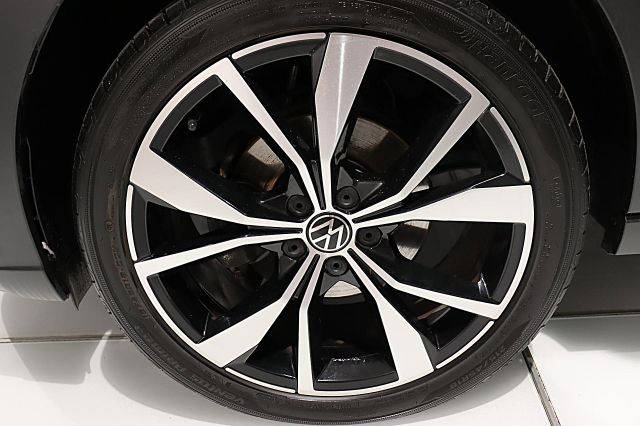 Taigo R-Line 1.5l TSI 150PS DSG IQ.LIGHT AHK NAV