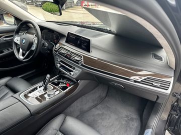 BMW 750Ld xDrive Limousine Gestiksteuerung Head-Up