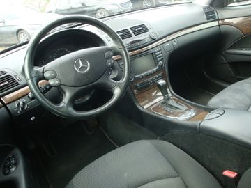Mercedes E 280 - 11