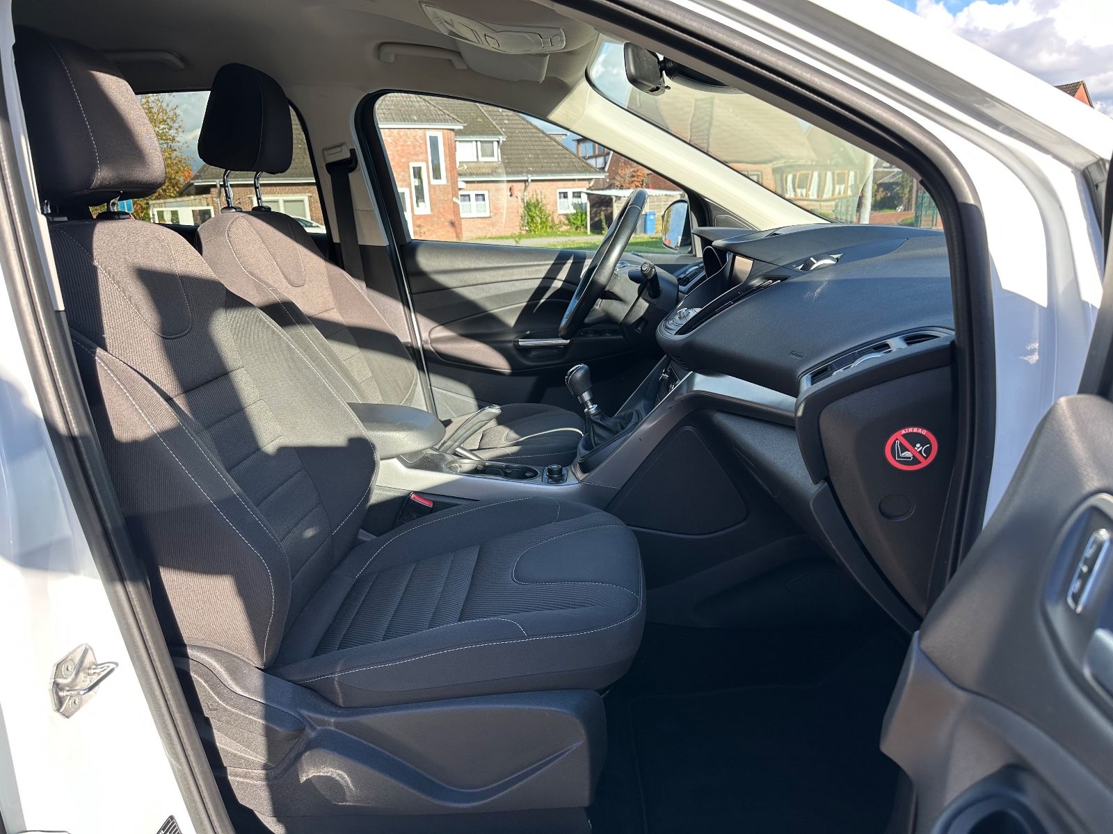 Fahrzeugabbildung Ford Kuga 1.5 EB Sync Edit AHK/Navi/SHZG/GRA/Parkpil.