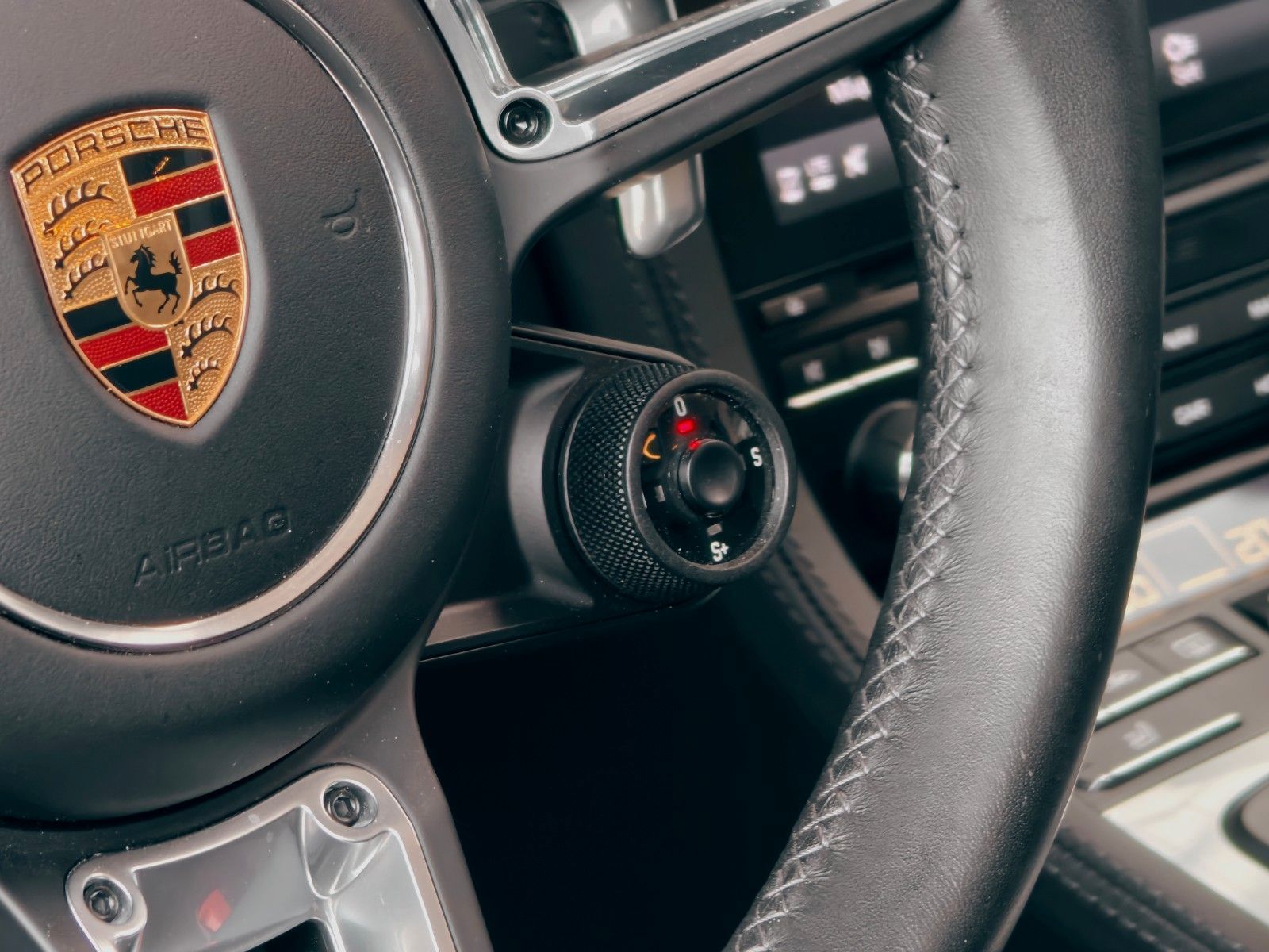 Fahrzeugabbildung Porsche BOXSTER S - 718 AVENTURINGRÜN METALLIC