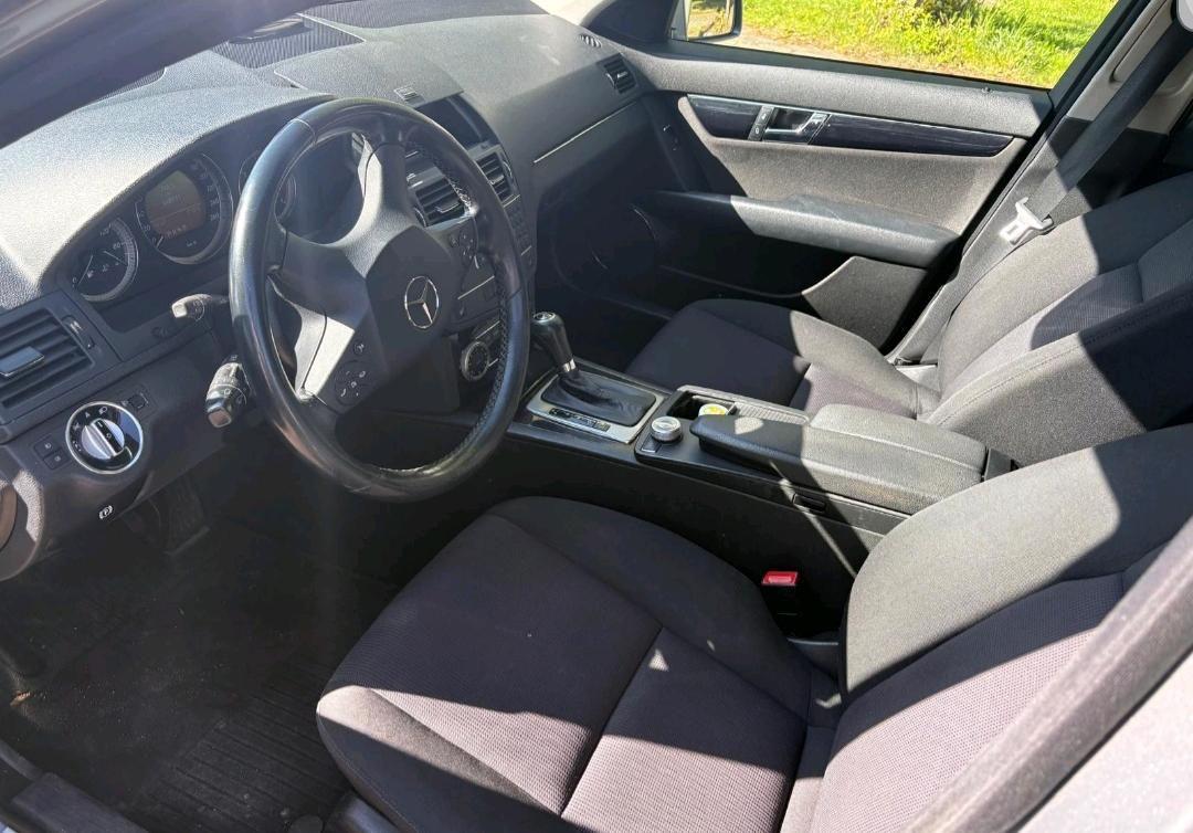 Mercedes-Benz C220 2010 — photo 7