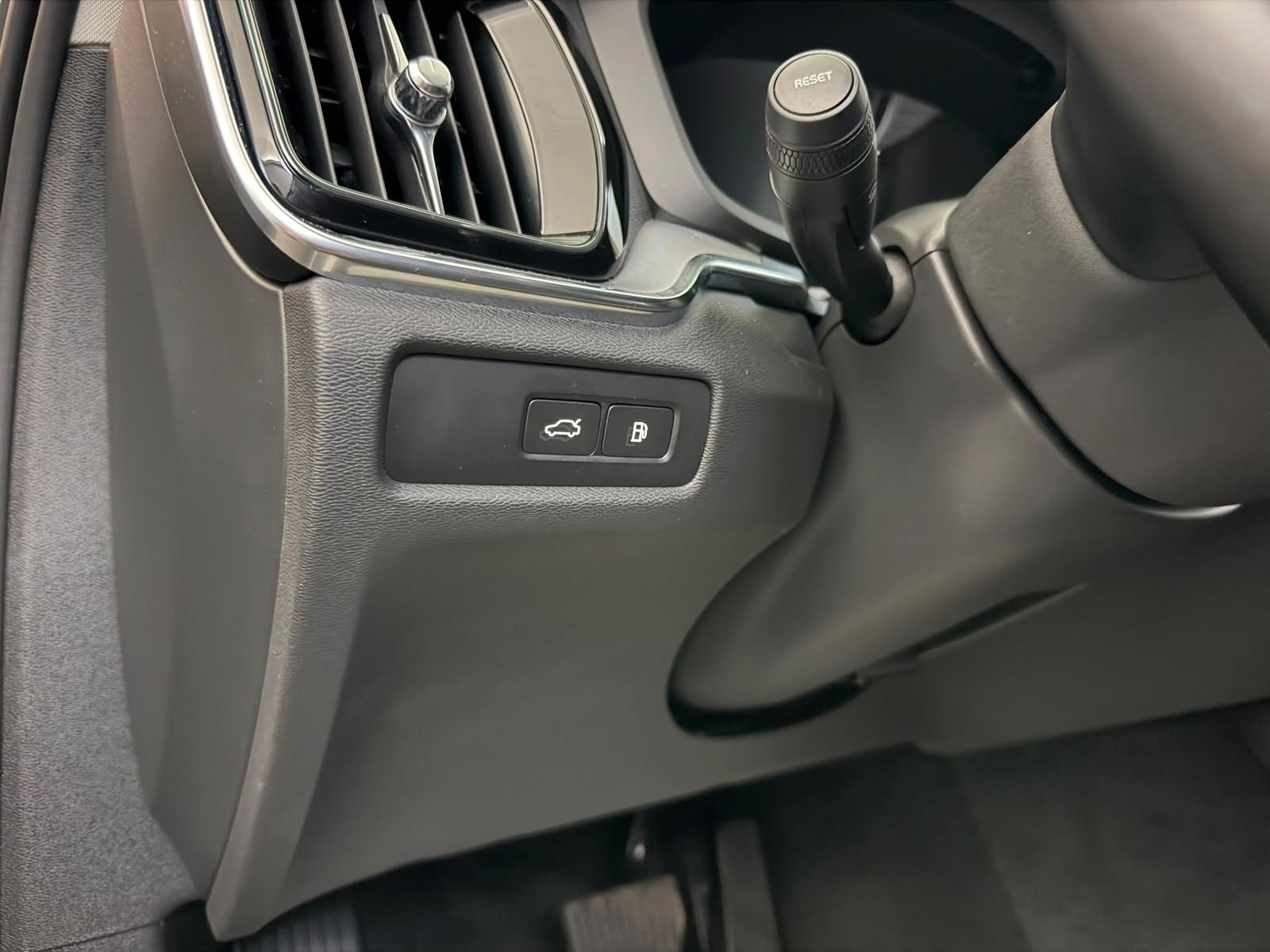Volvo V60 Kombi Core Hybrid AWD*ACC*AHK*LED*KEYLESS