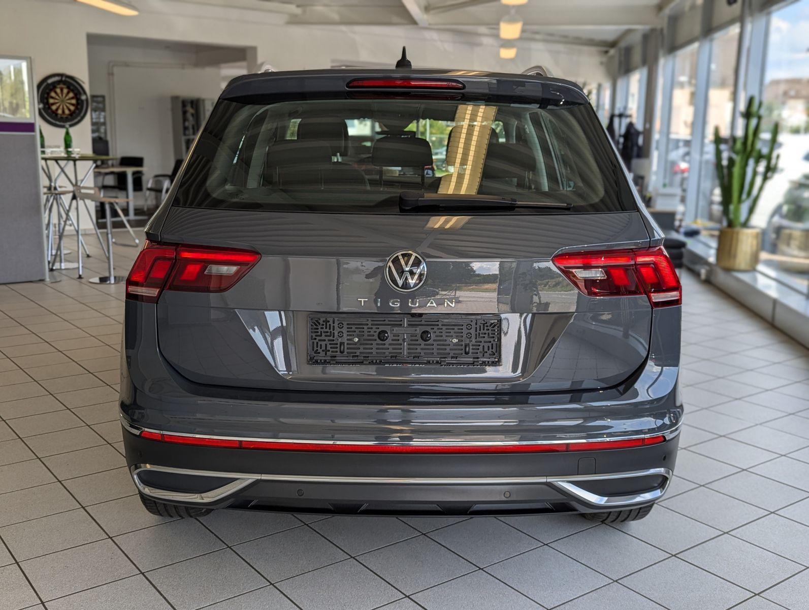 VW Tiguan 2.0 TDI DSG Elegance HUD Assist-Plus StHz - Image 6