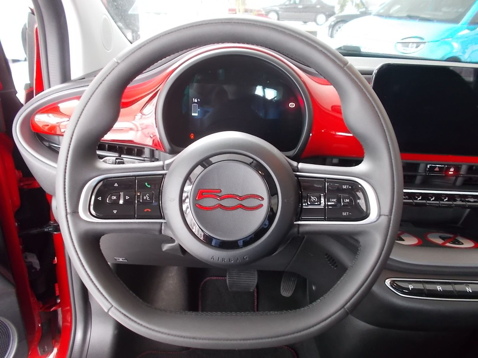 Fahrzeugabbildung Fiat 500e Red EDITION 42 kWh WENIG KILOMETER