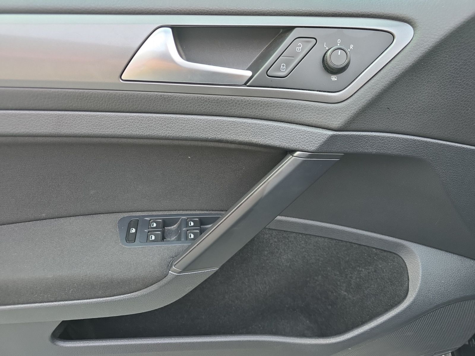 Fahrzeugabbildung Volkswagen Golf VII Trendline BMT/AHK/PDC/KLiMA/SZH