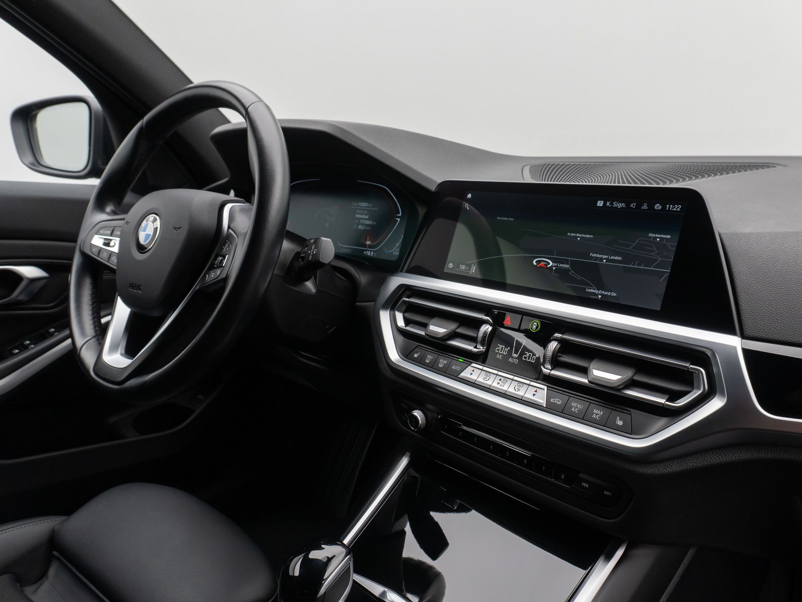 Fahrzeugabbildung BMW 320d  Kamera DAB HiFi DrivAssist Alarm LED Sport