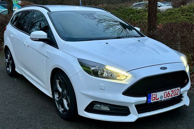 Ford Focus Turnier ST Klimaaut,Xenon,Leder,Recaro,18