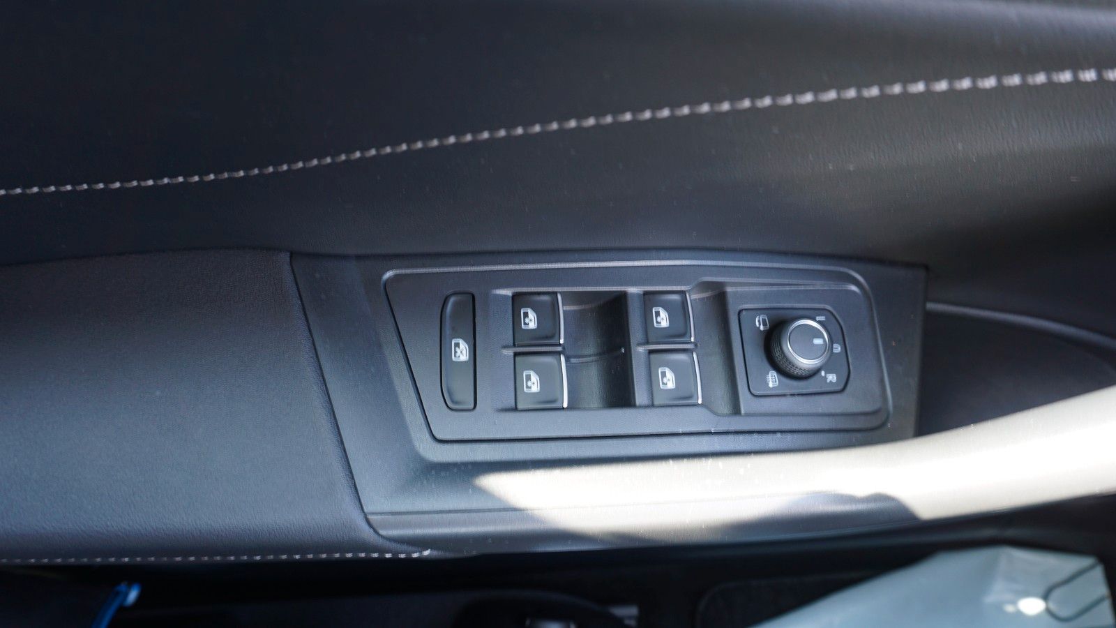 Fahrzeugabbildung Volkswagen T-Roc Style,DSG,Alcantara,LED Plus,Navi,IQ.Light
