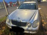 Mercedes-Benz Mercedes E- Klasse W211 E240 4-Matic (LESEN) - gebrauchte Mercedes-Benz E 240 aus dem Jahr 2005
