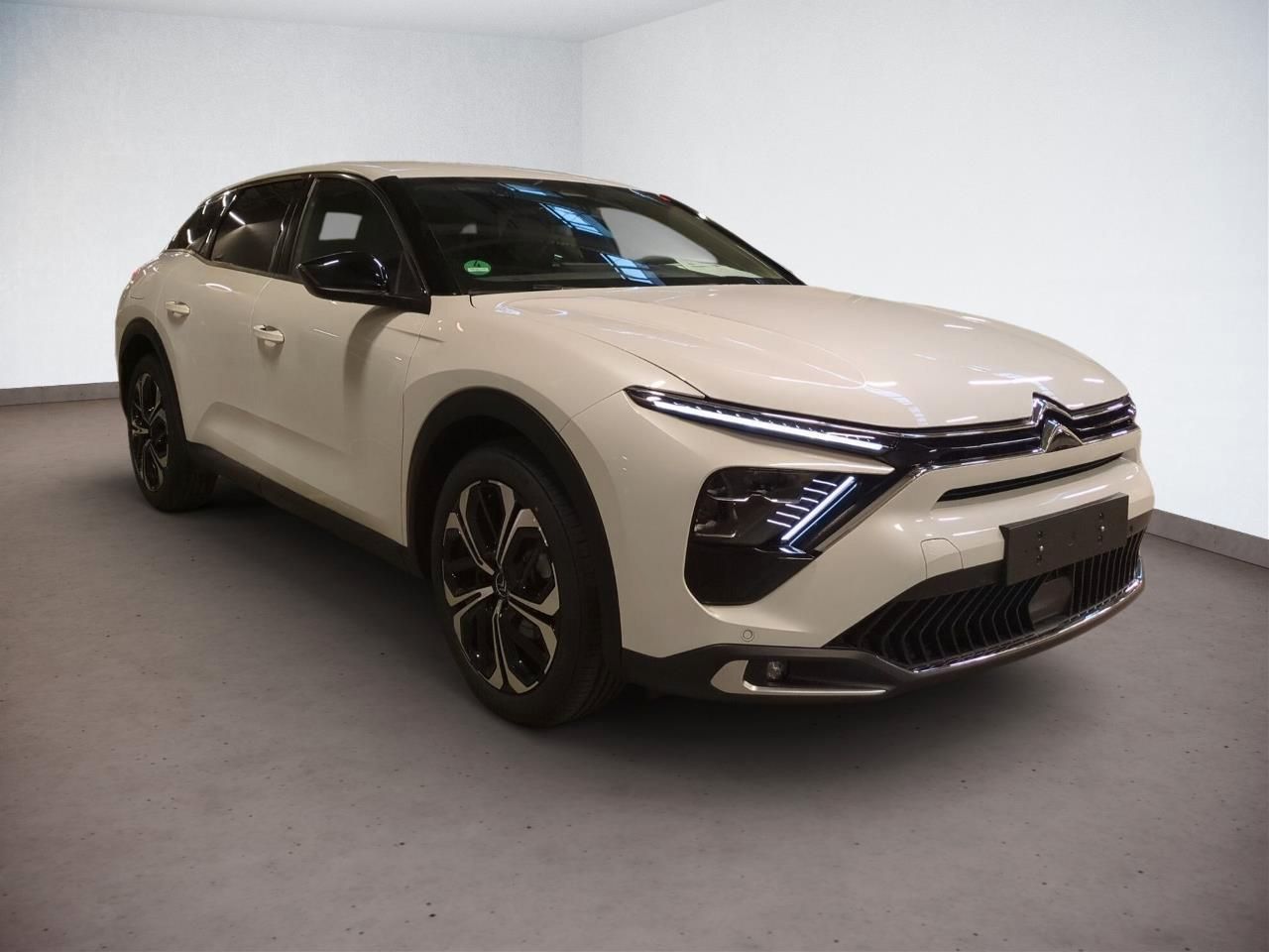 Fahrzeugabbildung Citroën C5 X Hybrid 145 DCS6 Plus Automatik Winter Paket