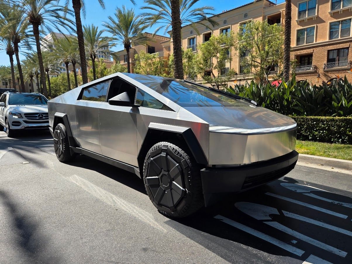 TESLA ANDERE