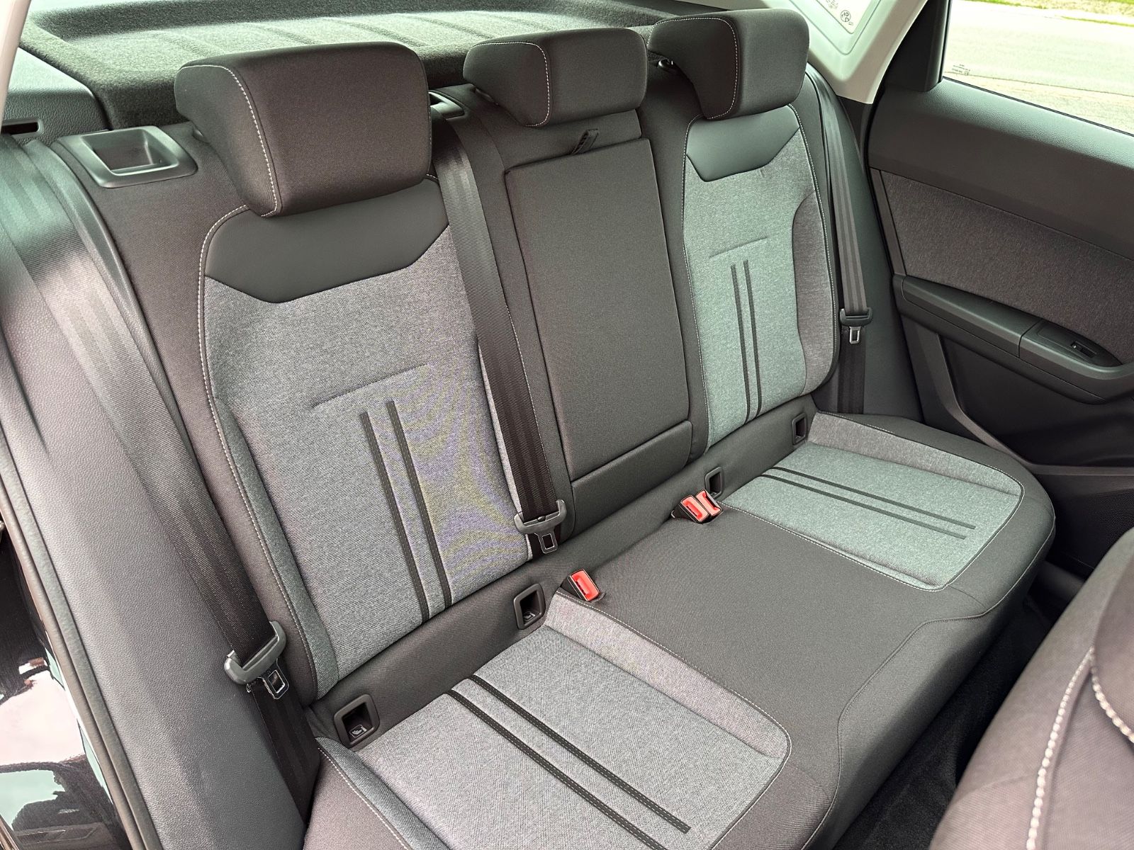 Fahrzeugabbildung SEAT Ateca 1.5 TSI Style DSG AHK/Navi/ACC/LED/SHZ/APP