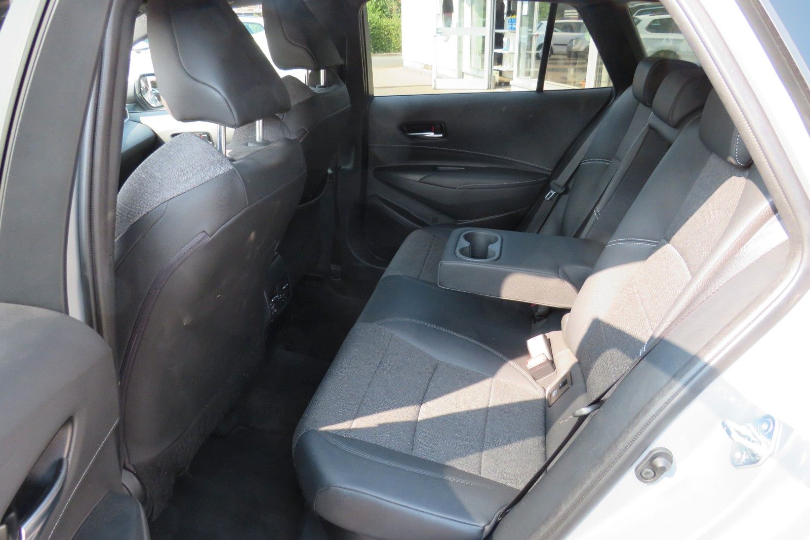 Fahrzeugabbildung Toyota Corolla Touring Sports Hybrid NAVI PDC SITZH. 1H