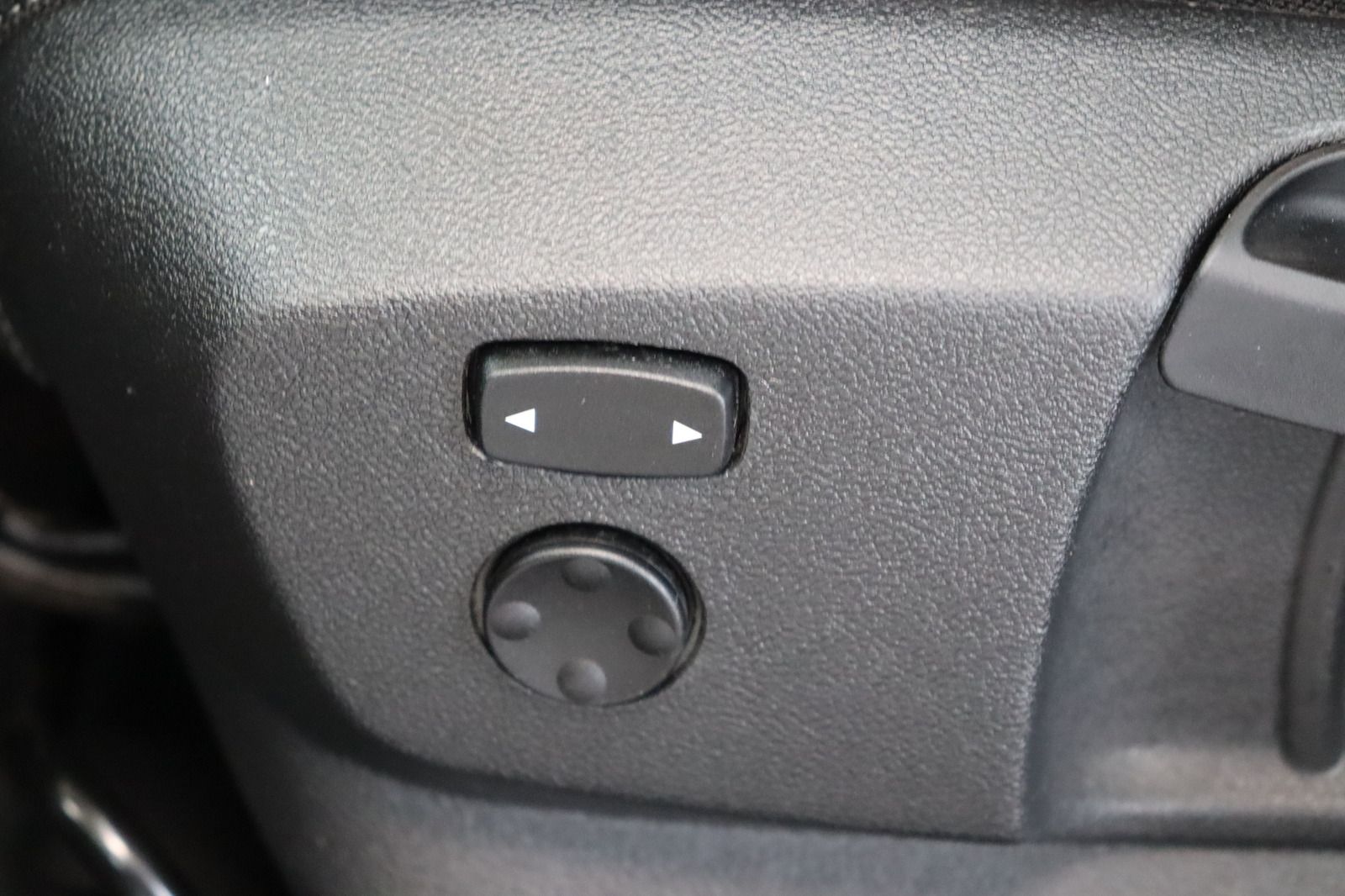 Fahrzeugabbildung BMW X1 xDrive18d * LED * Navi * RFK