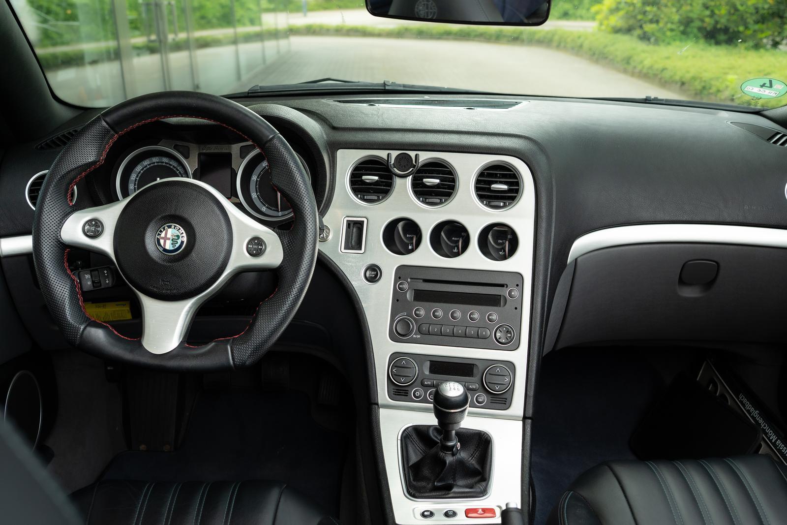 Alfa Romeo Spider 3.2 V6 JTS 260 ch BVM Q4 / 71 000 km / Cuir Poltrona Frau / Sièges électriques chauffants / Jantes 18"