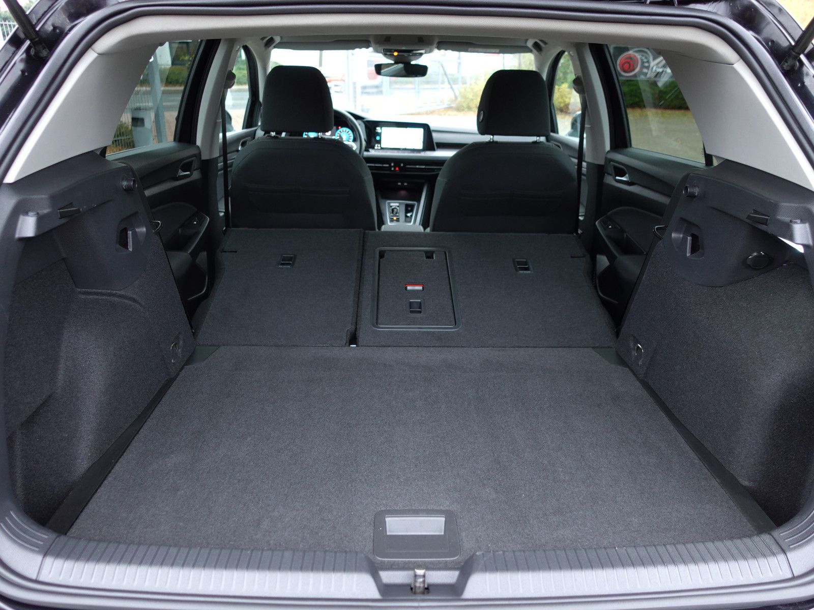 Fahrzeugabbildung Volkswagen Golf 2.0 TSI DSG 4MOTION Style IQ.Light Assist.