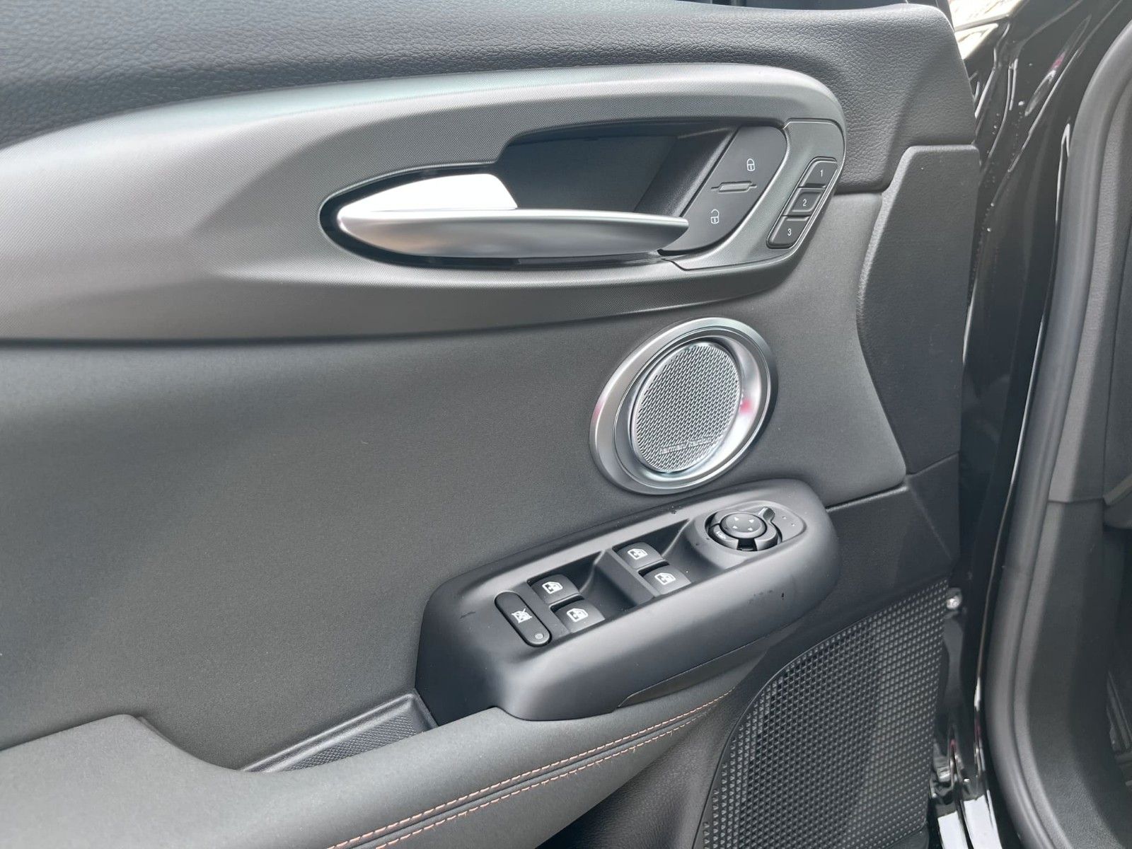 Fahrzeugabbildung Alfa Romeo Tonale Intensa