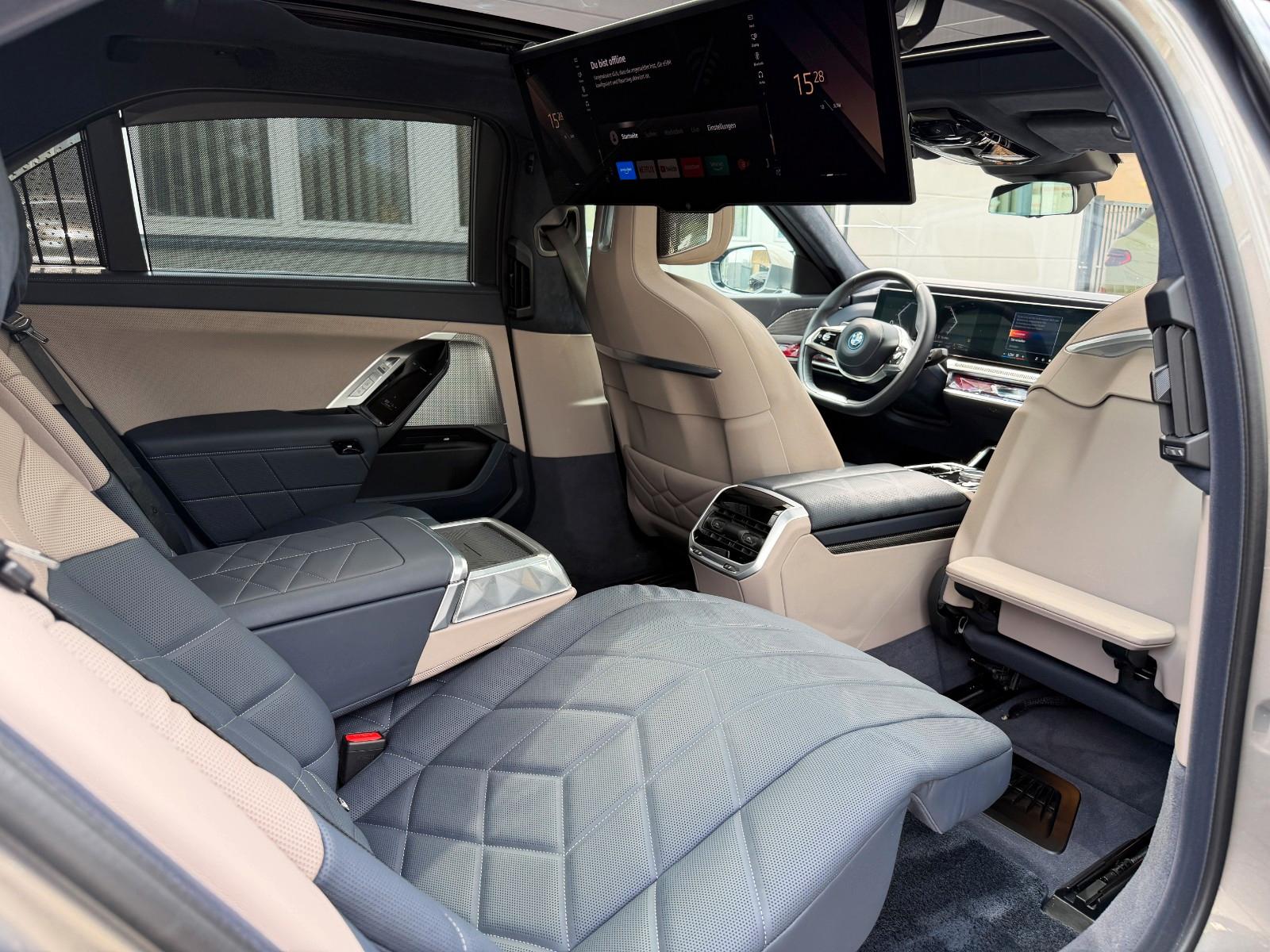 BMW 750 e xDrive Design Pure/Fond Entert/NP 167.000€
