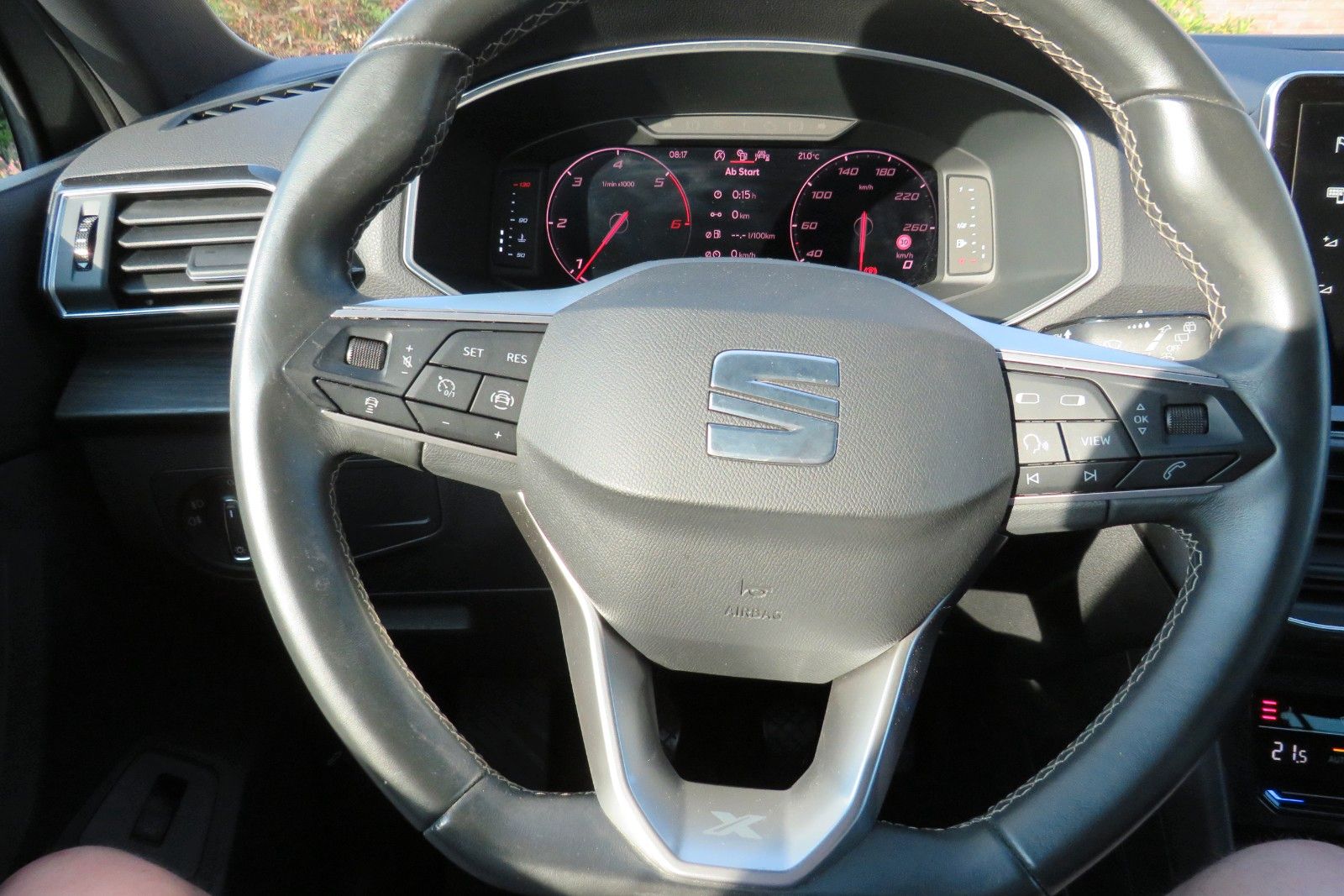 Fahrzeugabbildung SEAT Tarraco Xcellence PANO 7S ACC NAVI LEDER  LED