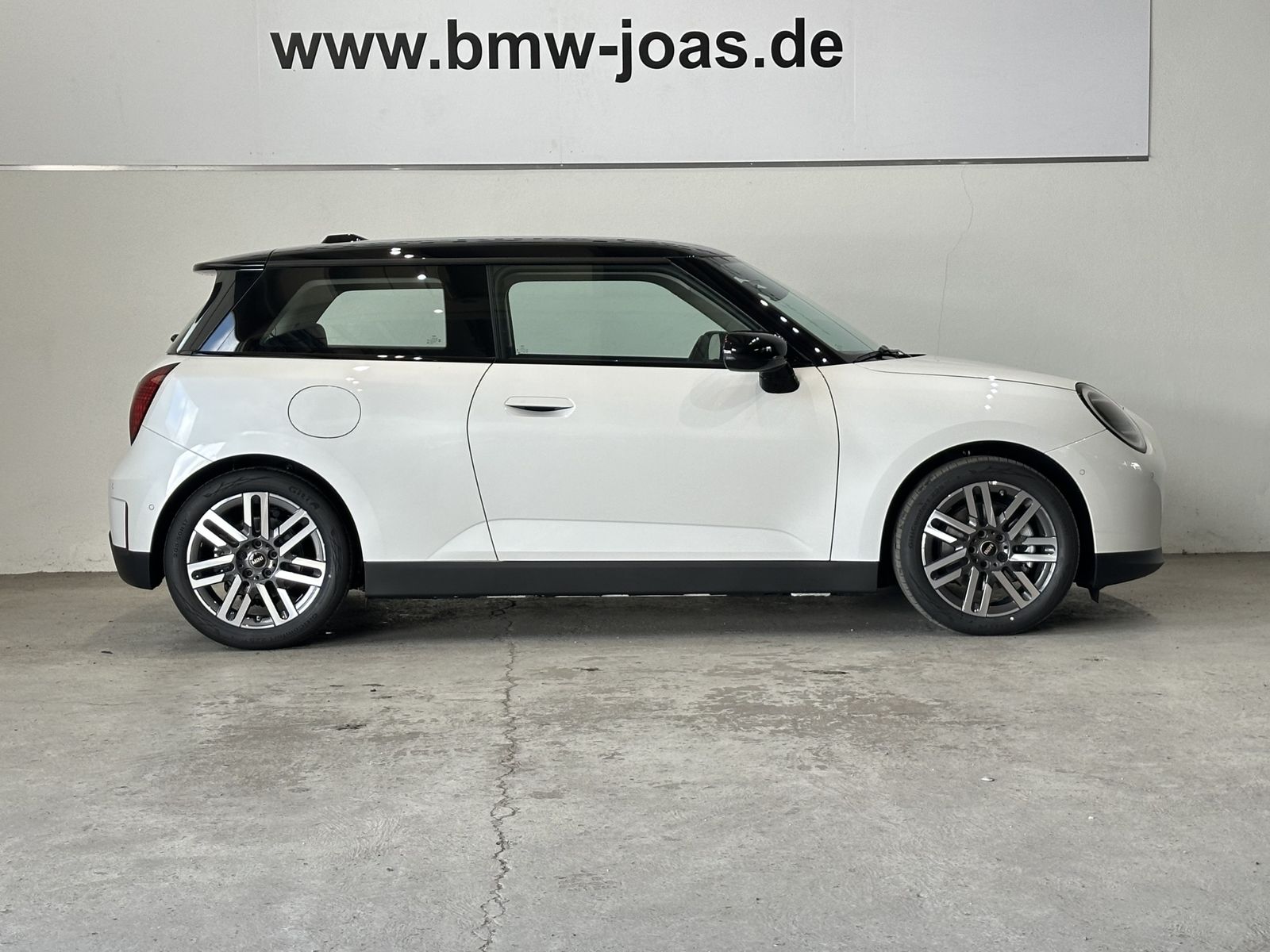 Fahrzeugabbildung MINI Cooper E Komfortzugang, 17" Parallel Spoke 2-ton