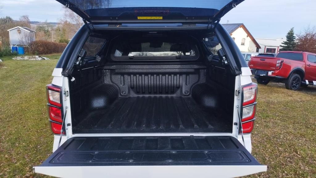 Erstes Annaberger Autohaus - Isuzu D-MAX Double Cab 4x4, V-Cross, AHZV, Hard-Top - Bild 7 Erstes Annaberger Autohaus - Isuzu D-MAX Double Cab 4x4, V-Cross, AHZV, Hard-Top - Bild 7