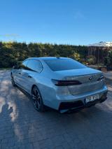 BMW 760i xDrive  4.4 biturbo s68T - BMW 760 mit Panoramadach