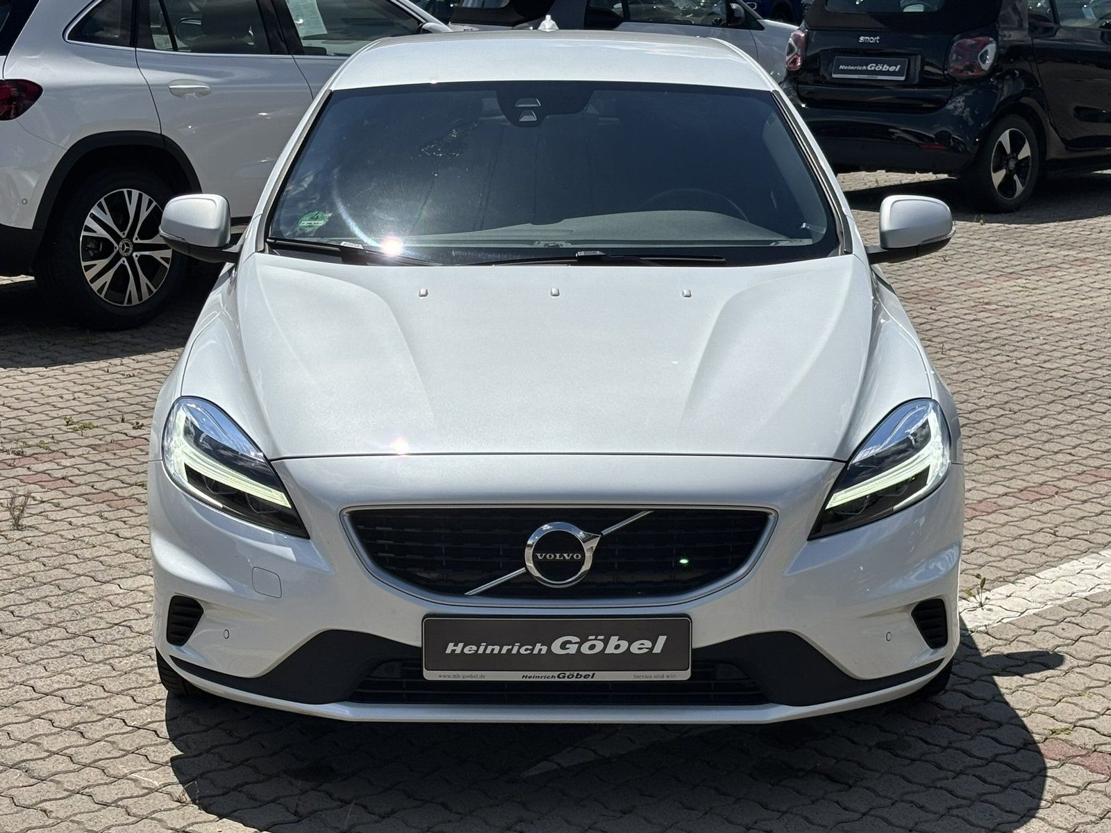 Fahrzeugabbildung Volvo V 40 T2 2.0 R-DESIGN*SHZ VORN/HINTEN*LED*BLUETOO