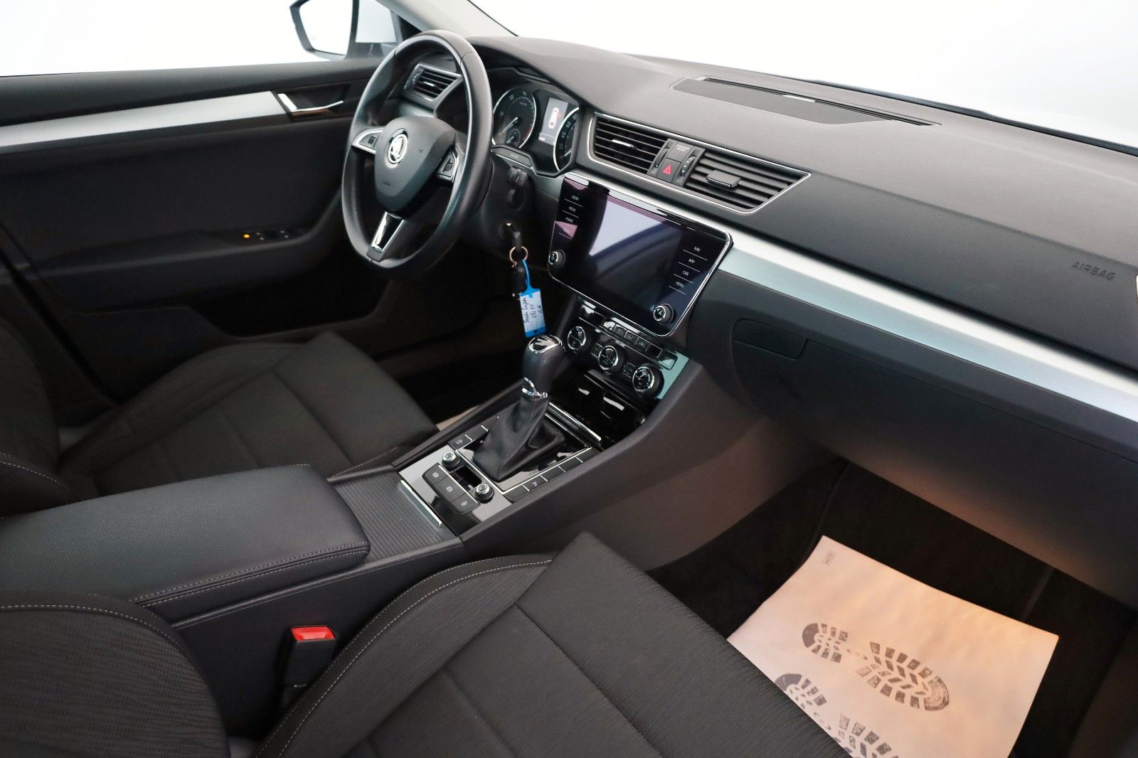 Fahrzeugabbildung SKODA Superb Combi Ambition Navi,Bi-Xenon,Kamera,SR+WR