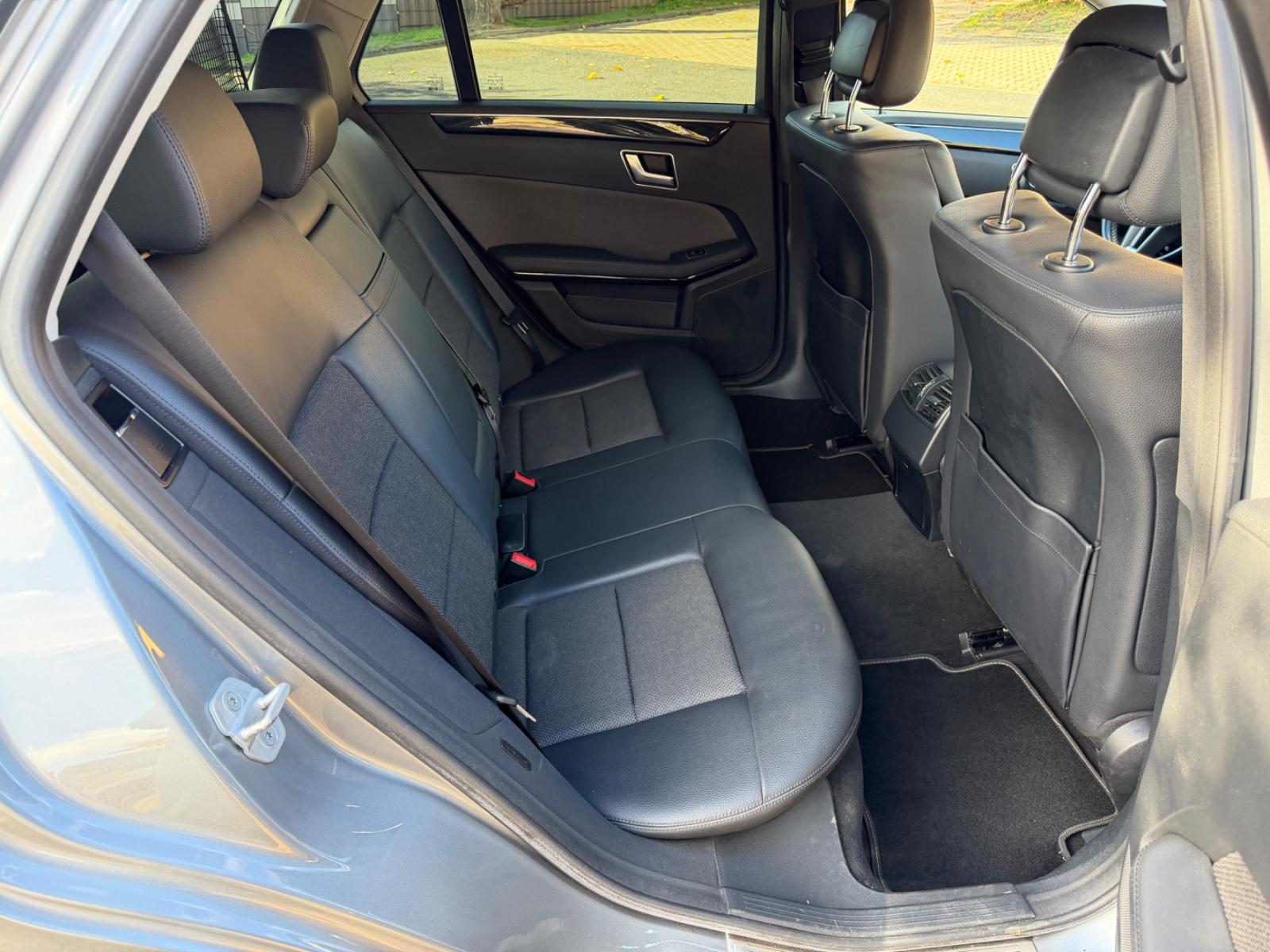 Mercedes-Benz E300 2012 — photo 13