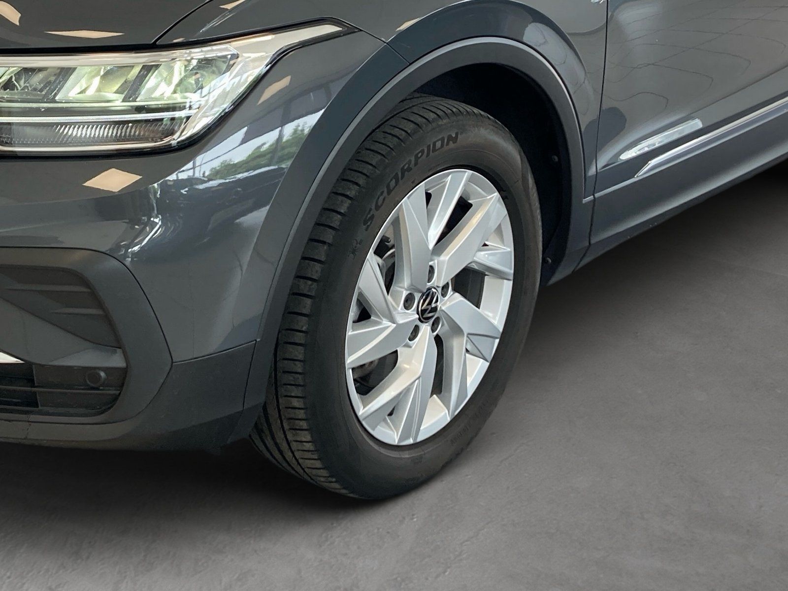 Fahrzeugabbildung Volkswagen Tiguan 2.0 TSI Life 4Motion*AHK*LED*ACC*PDC*Spur