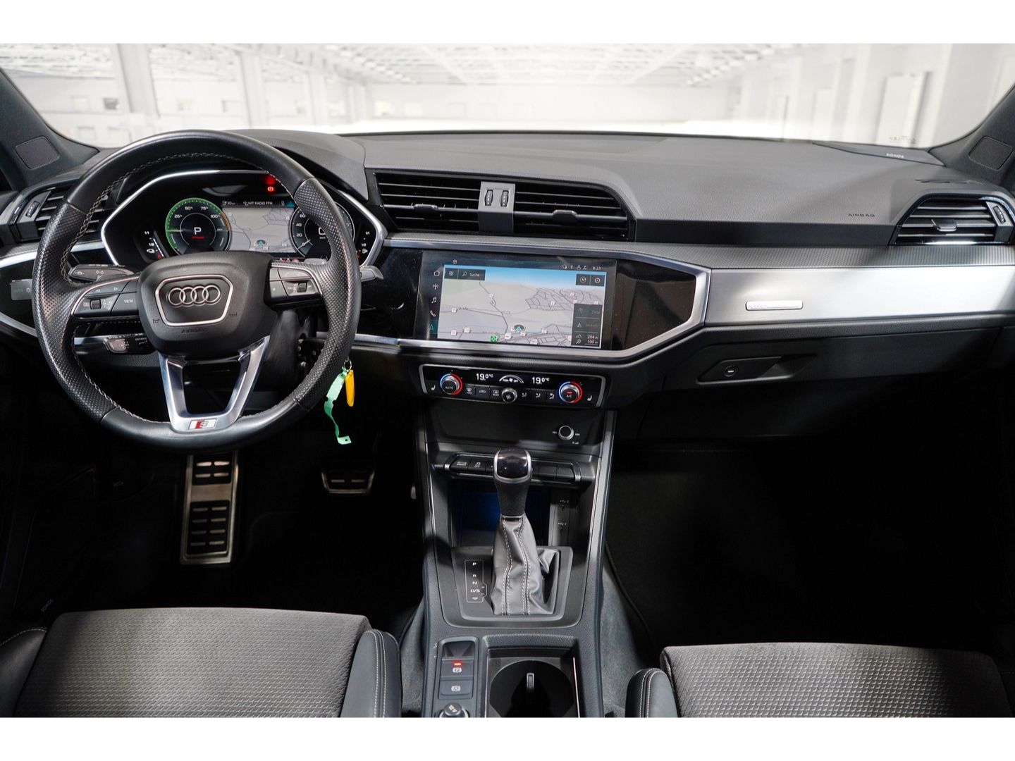 Audi Q3 S line 45 TFSI e AHK Kamera optikschwarz foto 6