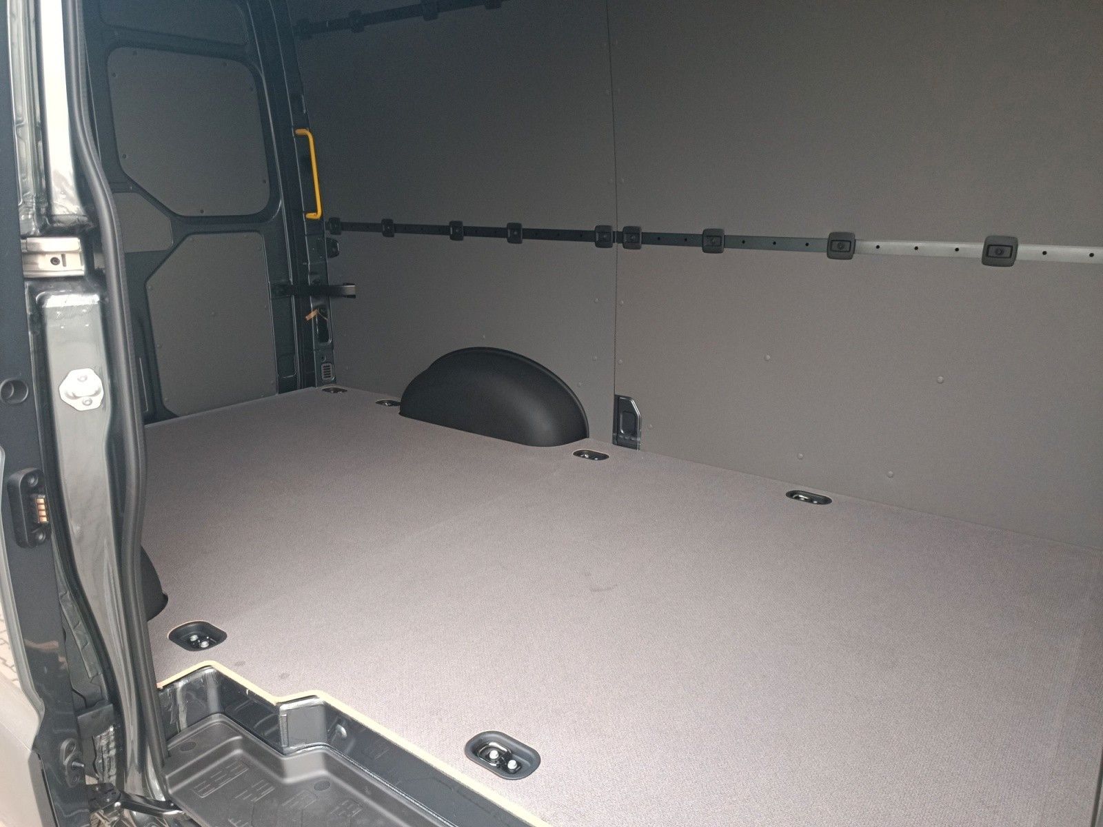 Fahrzeugabbildung Volkswagen Crafter 35 TDI 4MOTION Aut *LED*AHZV*RFK*SHZ*APP