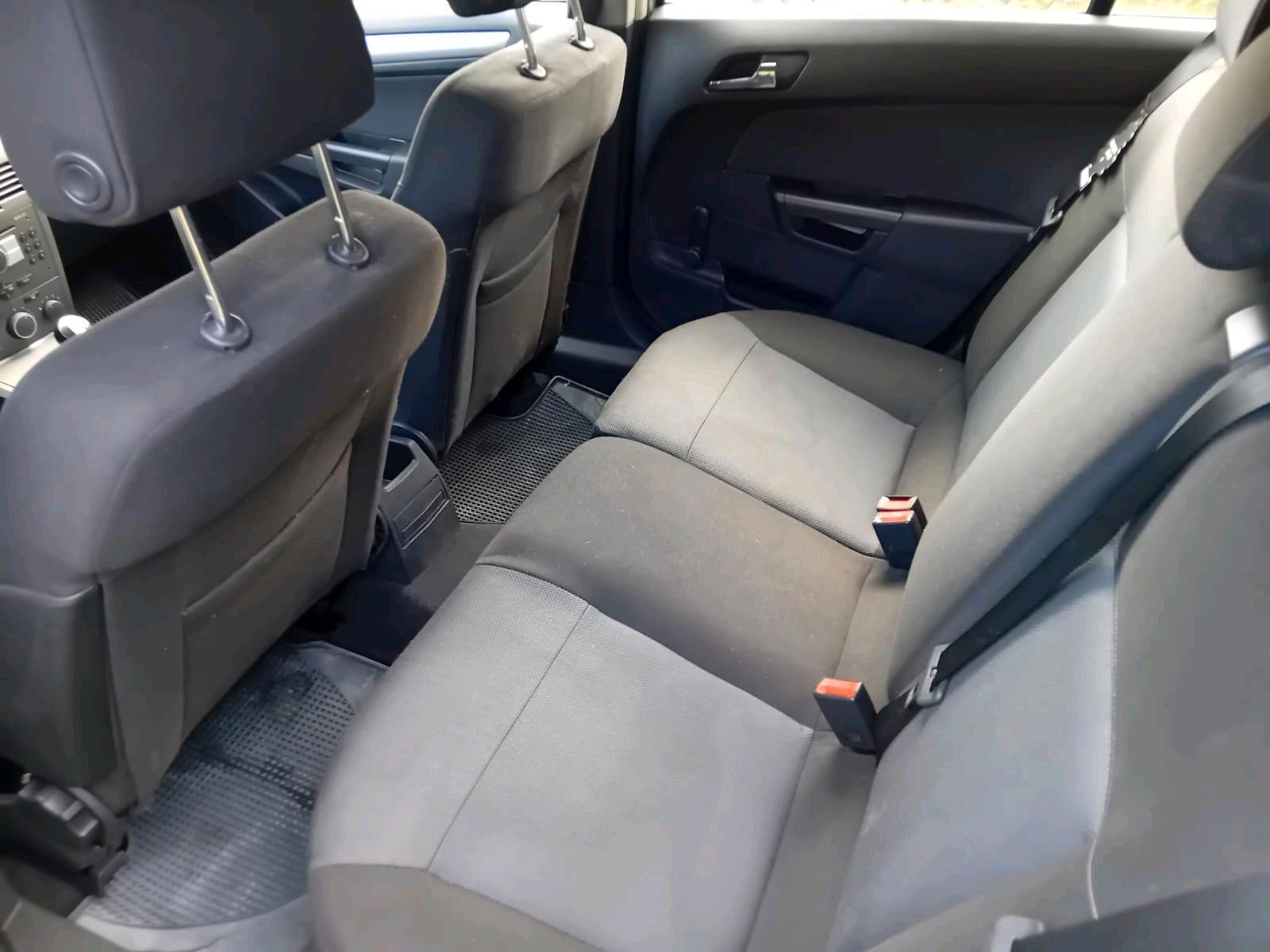 Opel Astra 2005 — interior