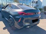 BMW X6M Comp B&W*SKY*LASER*CARBON*SOFT-CL*DRIVER-PKG - gebrauchte BMW X6 M aus dem Jahr 2021