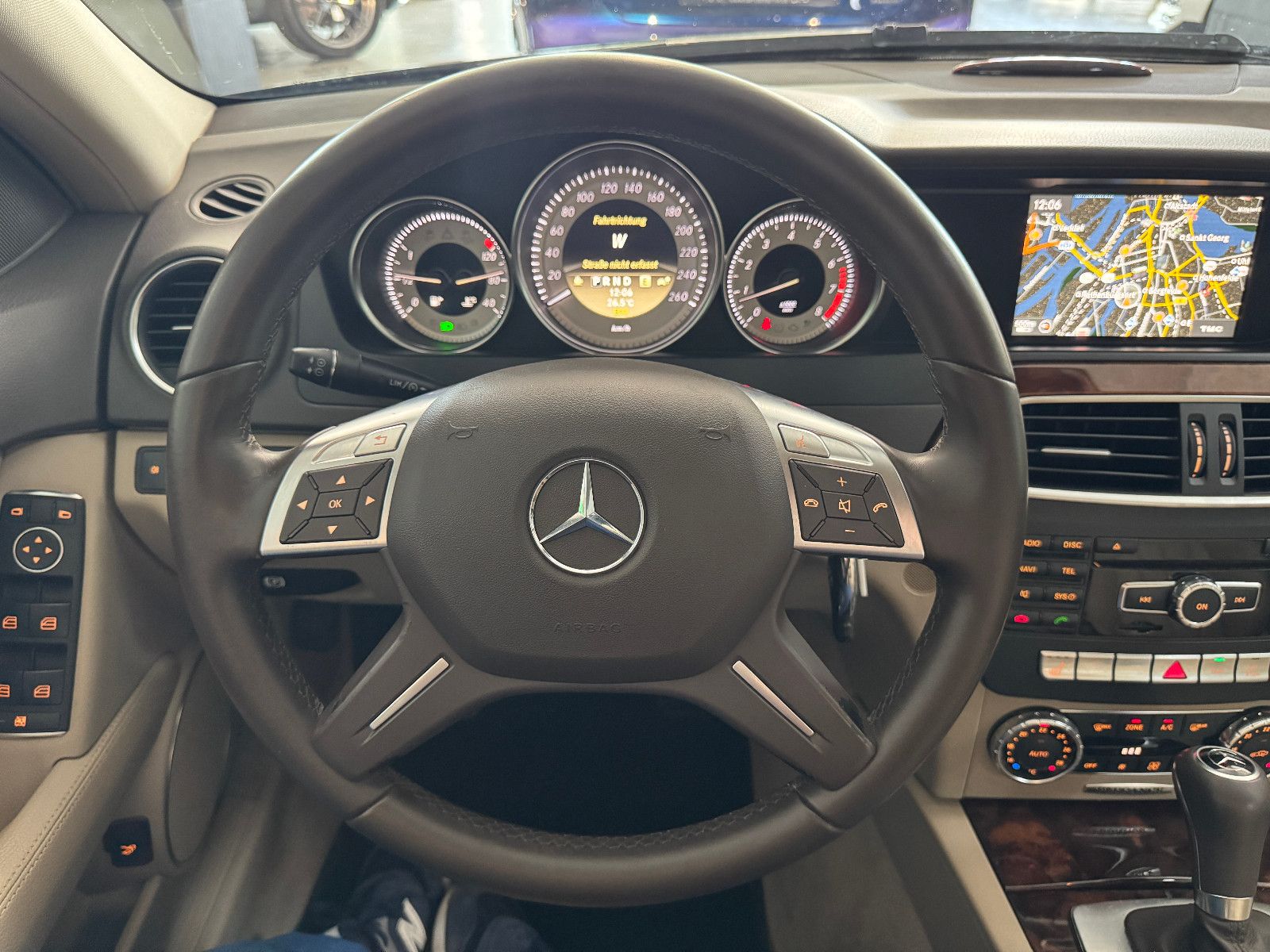 Fahrzeugabbildung Mercedes-Benz C 250 CGI BE 7GT ELEGANCE COMAND ILS KAMERA 1.VB