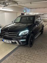 Mercedes-Benz ML 350 BlueTEC 4MATIC Edition 1 Edition 1 - Mercedes-Benz ML-Klasse Gebrauchtwagen in München