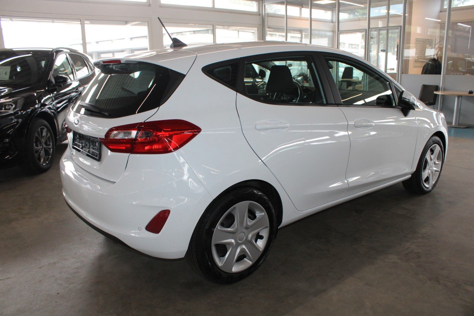 Fahrzeugabbildung Ford Fiesta 1,5 TDCi Cool & Connect 5-trg NAVI LED