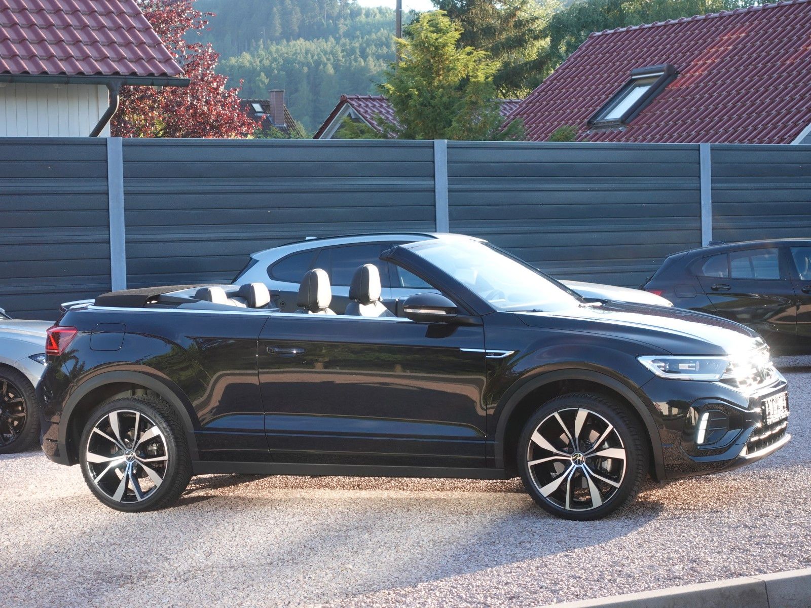 Fahrzeugabbildung Volkswagen T-Roc Cabriolet 1.5 TSI DSG R-Line AHK/Matrix/