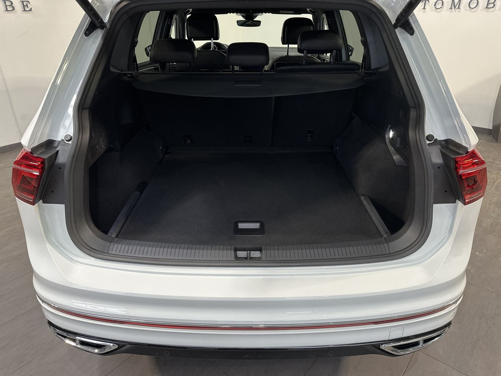 Fahrzeugabbildung Volkswagen Tiguan Allspace R-Line 4M NAV+LED+HEAD-UP+AHK+VC