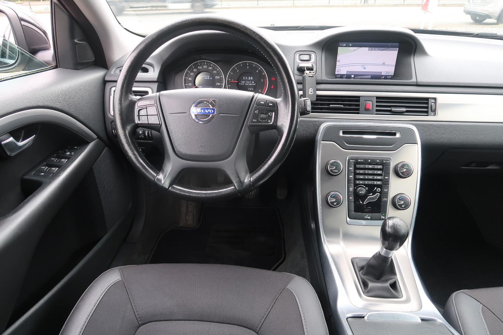 Volvo V70 2011 — photo 12