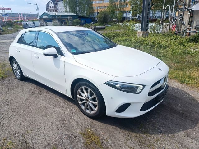 MERCEDES-BENZ A 200 -Progressive