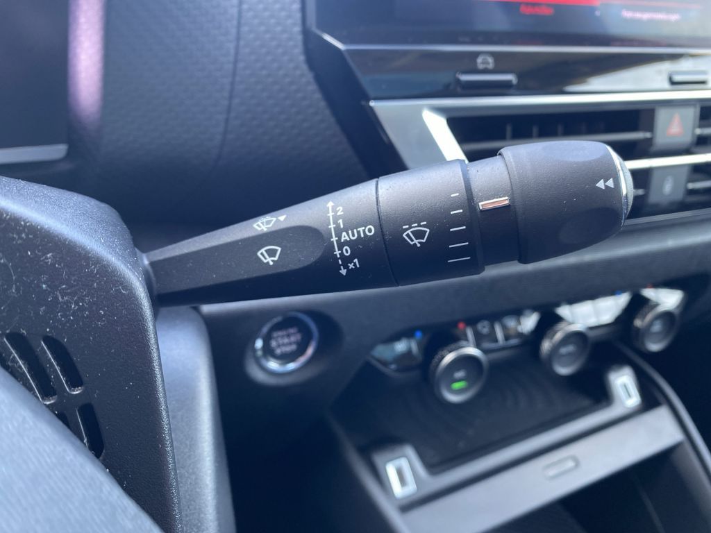 Fahrzeugabbildung Citroën C4 PureTech 130 *Automatik* SHINE *Park-Paket*