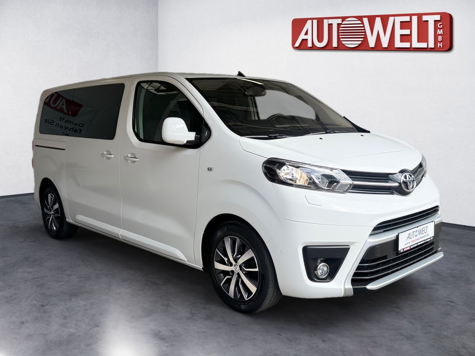 Fahrzeugabbildung Toyota Proace Verso 2.0 D-4D L1 Team D. 8 Sitzer