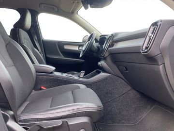 Volvo XC40 D3 Momentum Pro Kam.+KeyLess+LED+Navi+SHZ